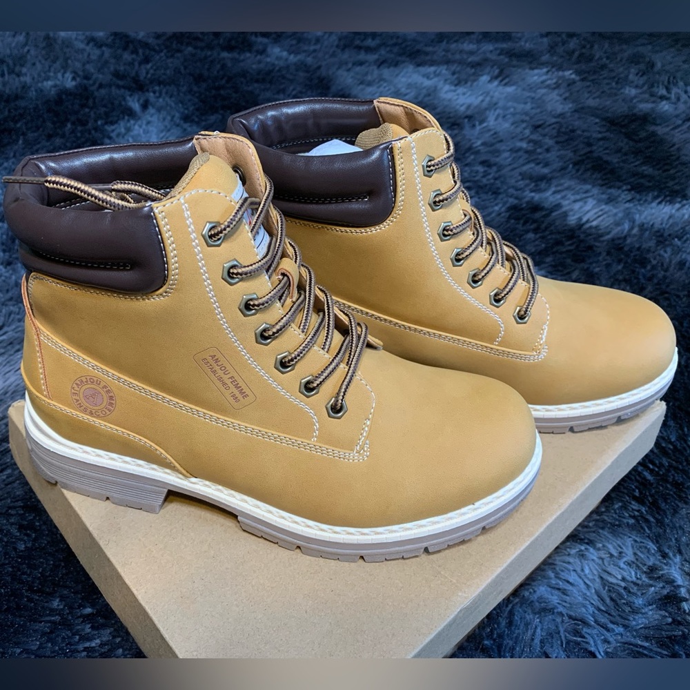 Hiking Boots/ Winter Boots